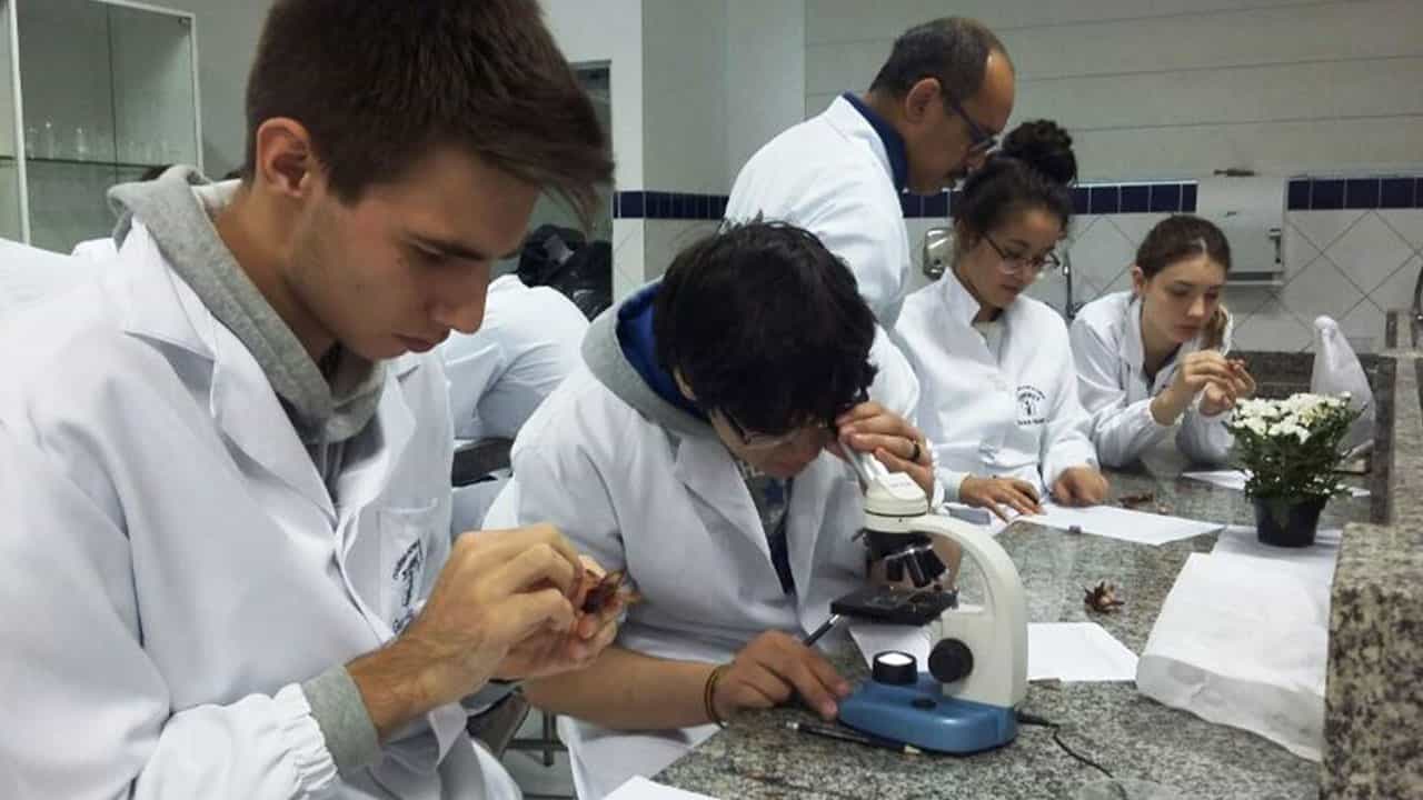 Botânica no Laboratório de Ciências