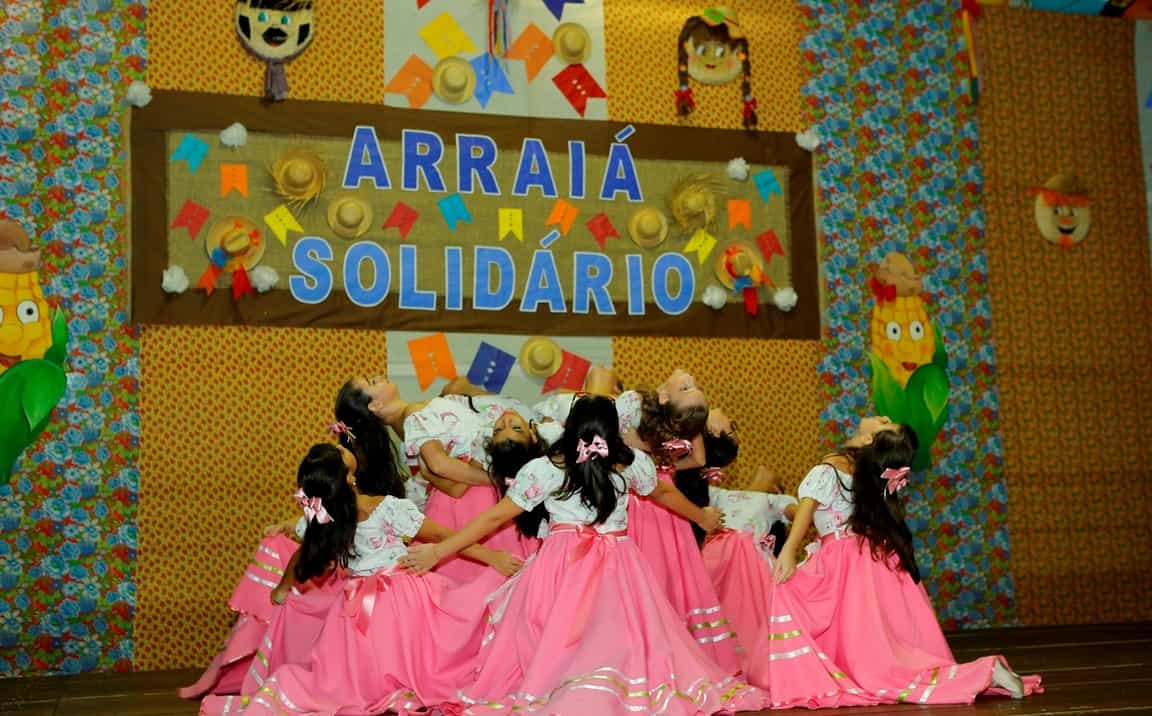 Alunos dão show de alegria na festa junina