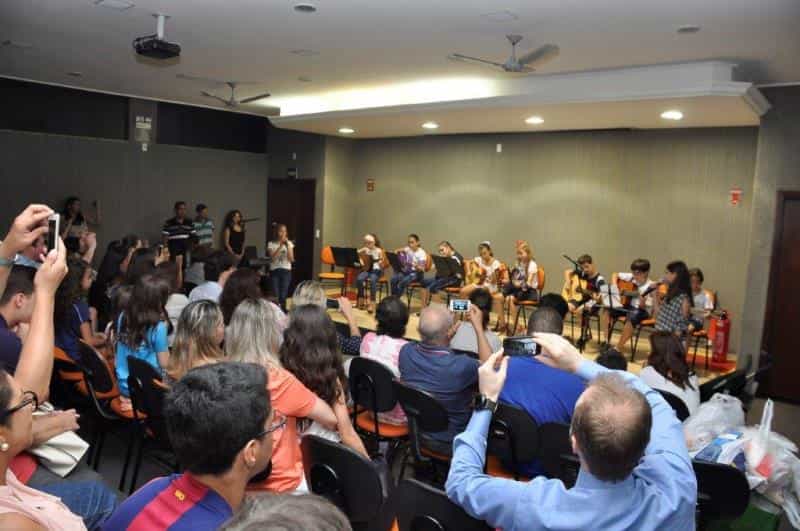 Recital com violão e coral