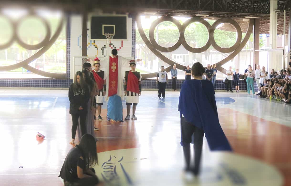 Milfa faz apresentação de emoção e fé 