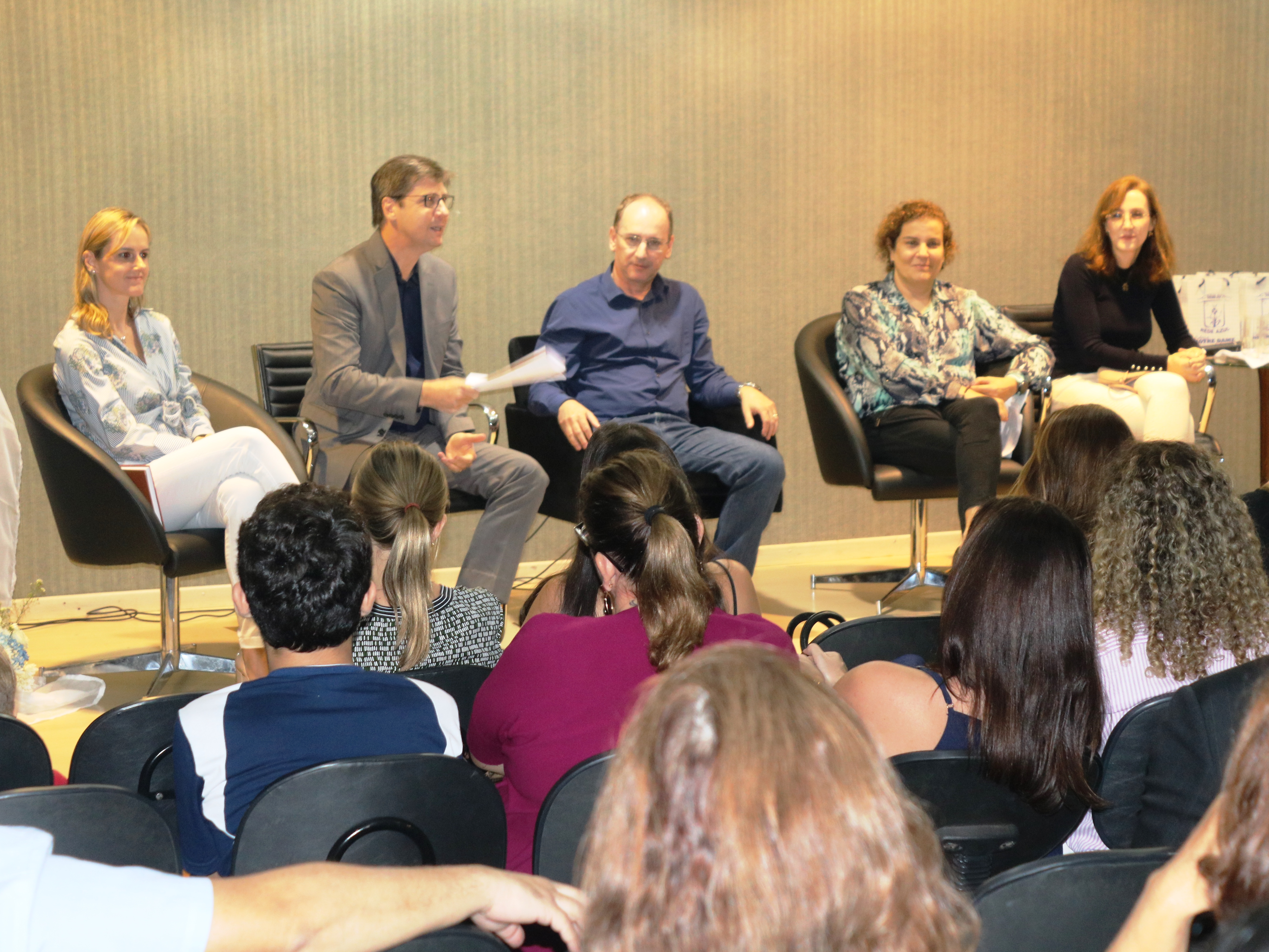 Especialistas e pais debatem sobre ‘limites, liberdade e redes sociais’