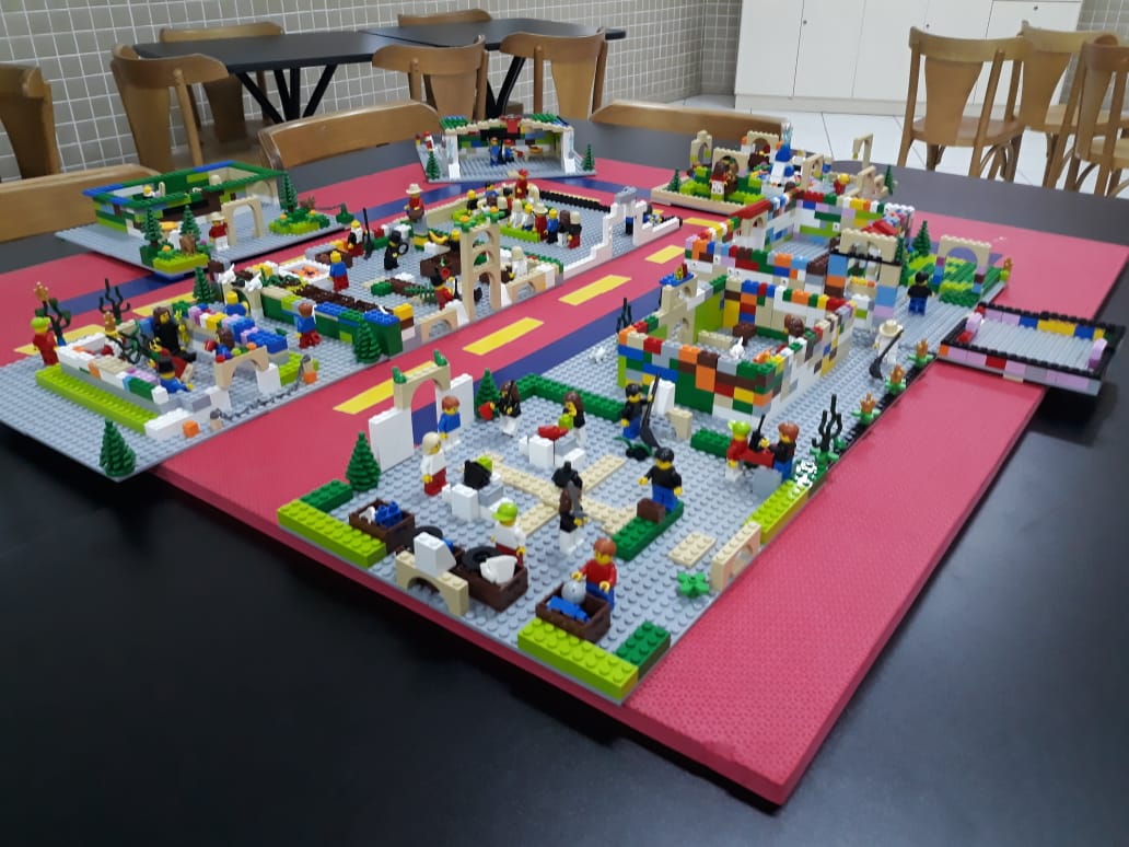 Criando uma cidade Lego na aula de Inglês