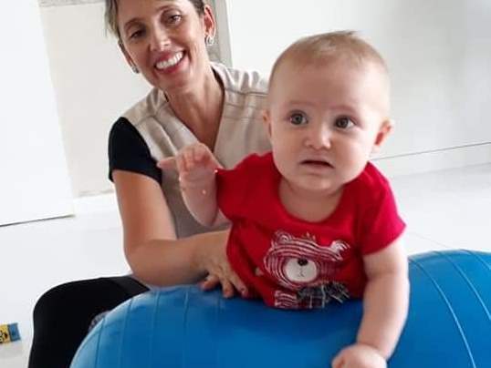 Momento 'baby pilates' no Berçário Les Enfants