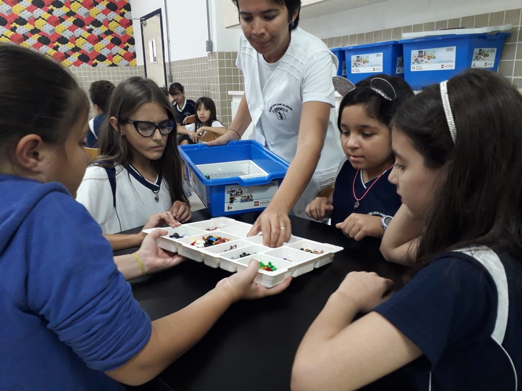 Alunos do 5º Ano conhecem a Sala Lego