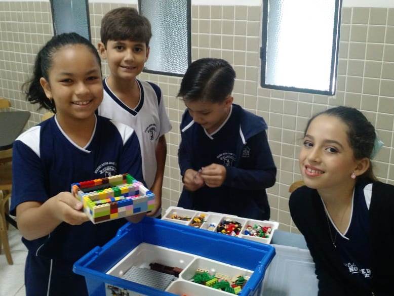 Aulas na Sala Lego - School Supplies Project