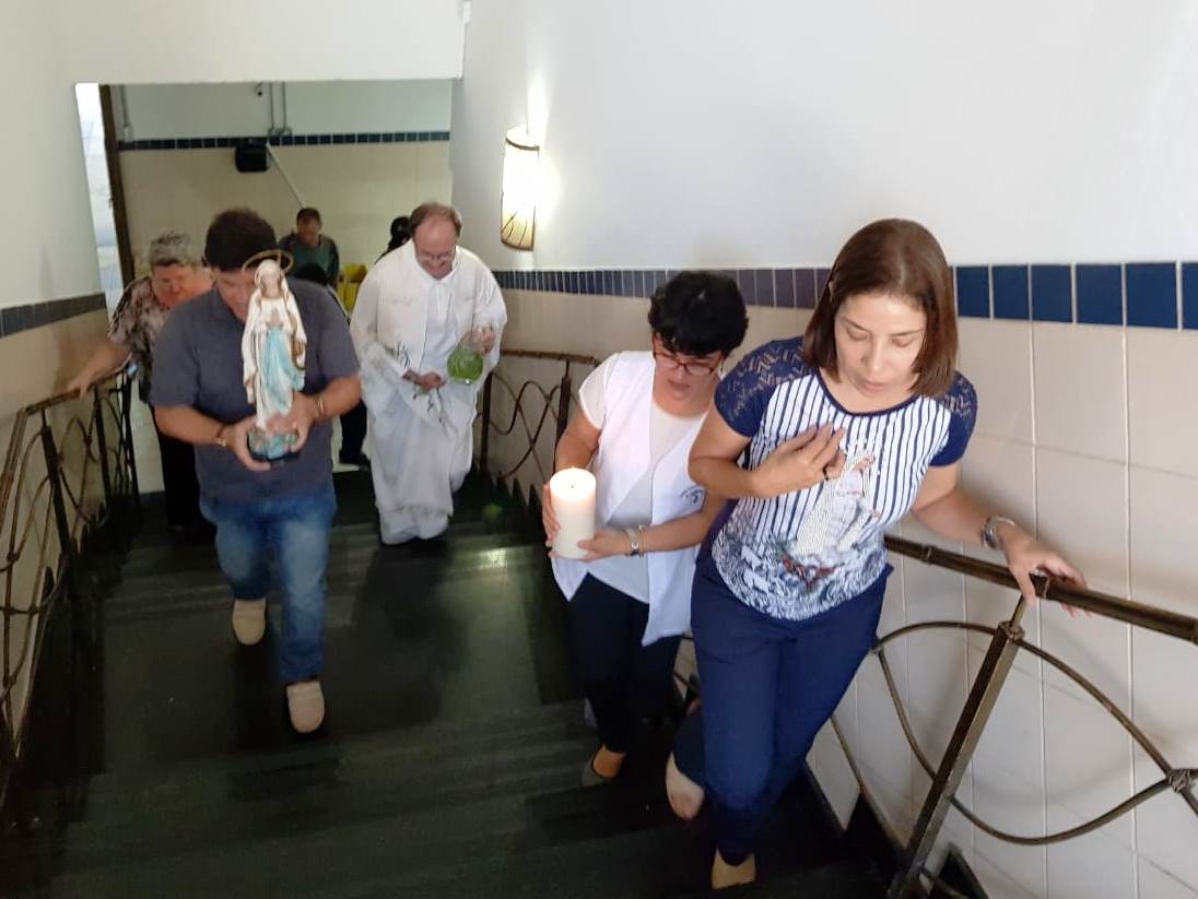 Missa e bençãos no Dia de Nossa Senhora de Lourdes