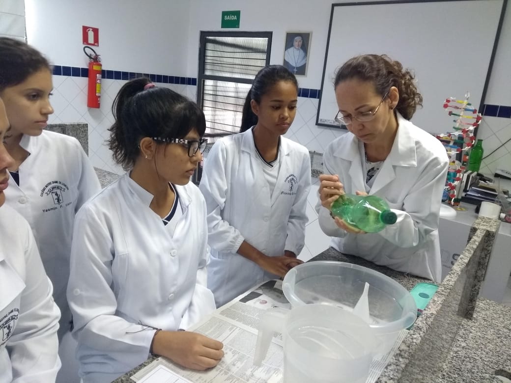 Estudando metodologia científica em aula prática