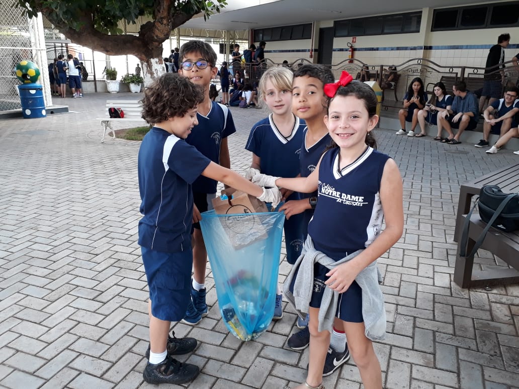 Alunos realizam coleta seletiva no Dia Mundial do Meio Ambiente