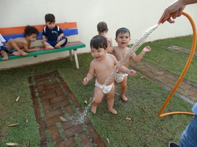 Berçário: Água para refrescar e hidratar