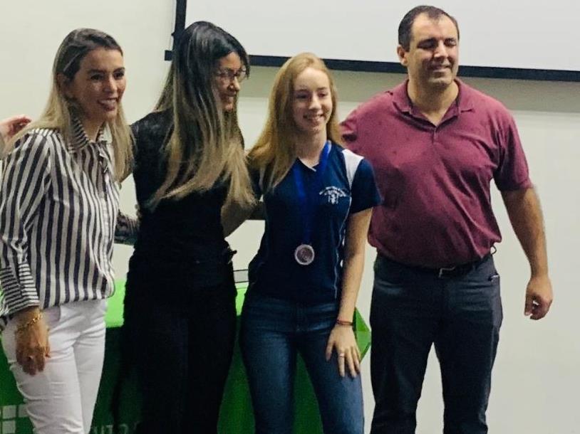 Aluna do Colégio Notre Dame de Lourdes conquista Medalha de Prata na OBF