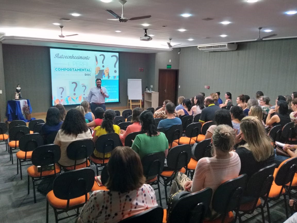 Danilo Jesus palestra sobre ‘Educação de Alta Performance’ para professores do Notre Dame