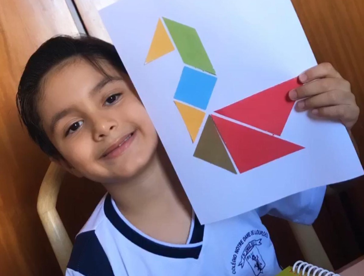 1º ano - Trabalhando a criatividade com o Tangram nas aulas ao vivo