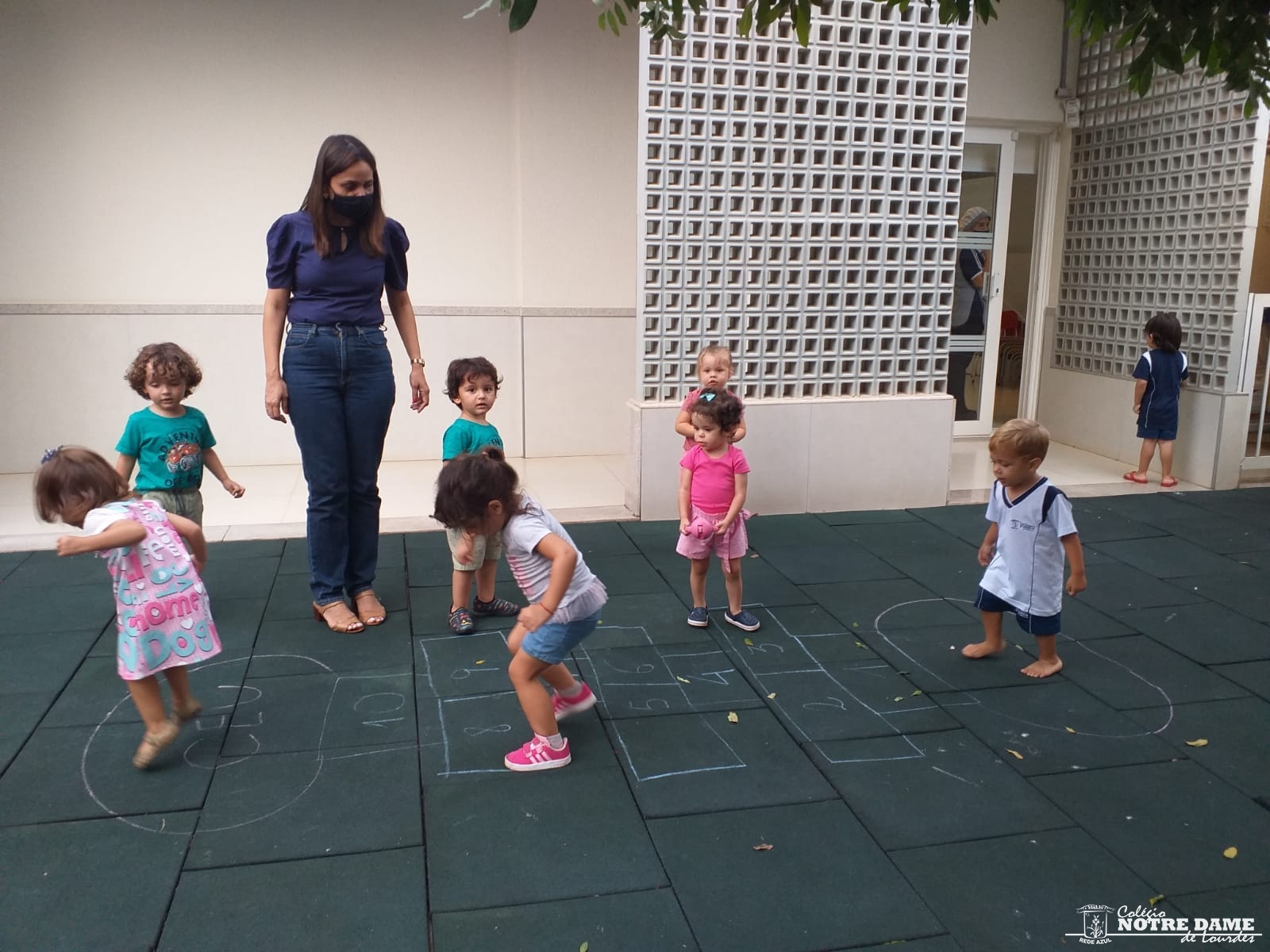 Brincando de Amarelinha  Sequência Numérica 