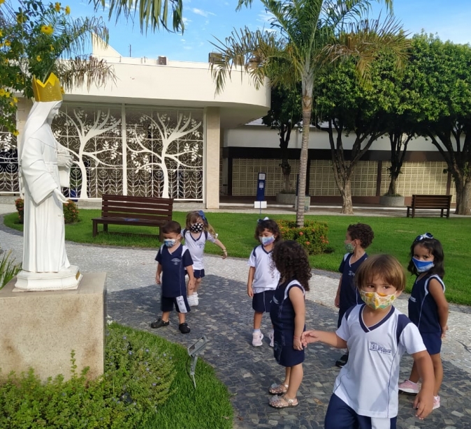 Estudantes da Educação Infantil homenageiam Santa Emilie