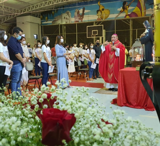 Alunos do Notre Dame são crismados dentro dos protocolos de biossegurança