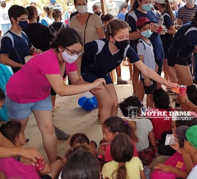 Voluntários do Notre Dame levam alegria e esperança à crianças do bairro Terra Prometida