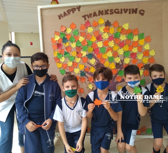 Estudantes do Notre Dame celebram o Dia de Ação de Graças (Thanksgiving Day)