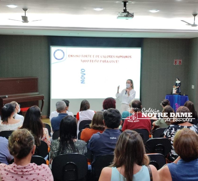 Reunião com pais de alunos do Ensino Médio