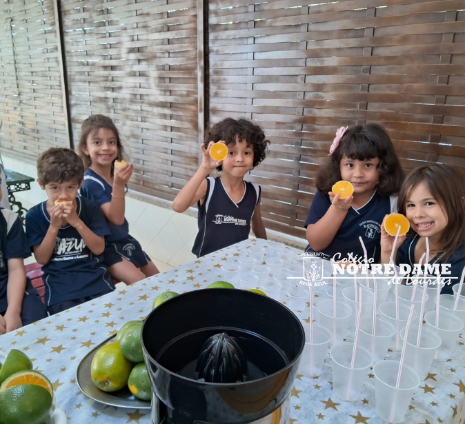 Infantil II A - Atividade refrescante: Fazendo suco e picolé de laranja
